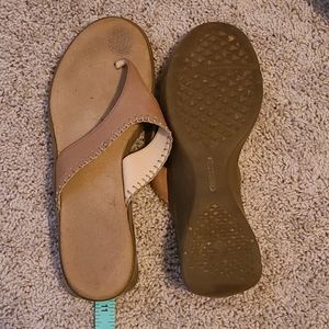 Aerosoles size 10 leather flip flop